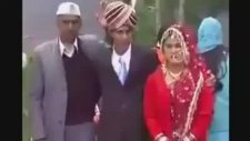 Gerdek Gecesi Heyecanı ile Yerinde Duramayan Damat