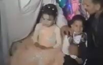 8 ve 9 Yaşlarındaki iki Çocuğa Düğün