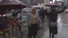 Göbek Atarak Kar Yağışını Kutladılar