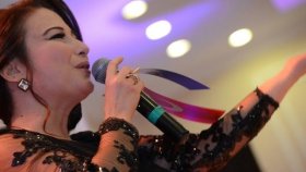 Eliz Avaroğlu - Yılların Ardında Eski Bir Bahar Eliz Avaroğlu - Yılların Ardında Eski Bir Bahar