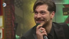 Çağatay Ulusoy'dan Bu şarkı benden sana gelsin Beyaz!