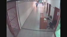 Tek Başına Koğuş Basan Adam