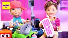 Barbie ve Ailesi Sergide | EvcilikTV Evcilik Oyunları