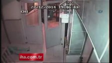 Okul Müdüresine Taşlı Saldırı