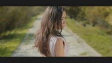 Tuğba Yurt - Akılımda Deli Sorular