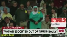 Donald Trump'ın Mitinginde Başörtülü Izleyicinin Kovulması