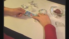 1 Anne 1 Çocuk - 2 tane Frozen'lı Sürpriz Yumurta Açıyoruz