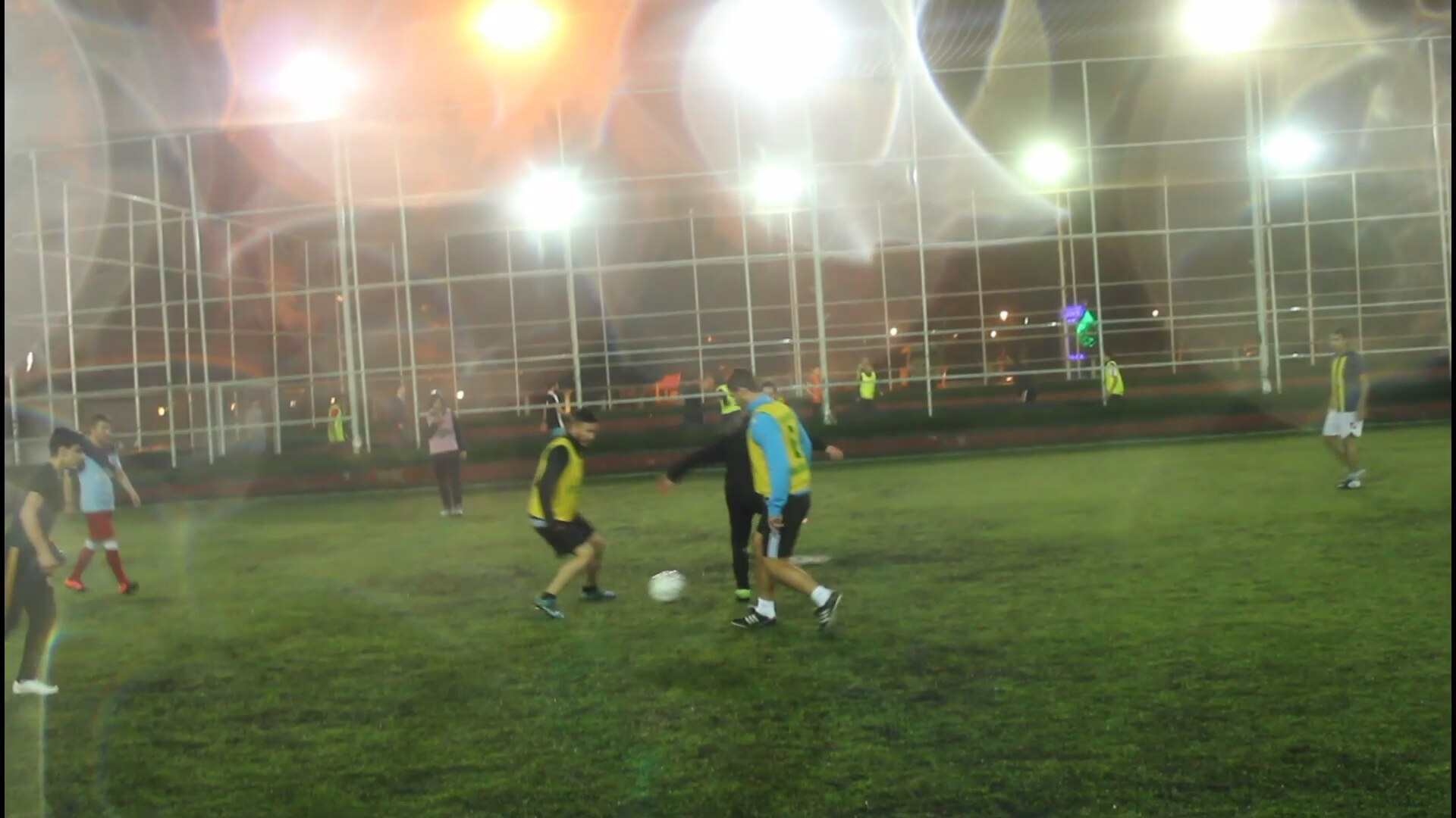 Kar kadın futbolcuları durduramadı Kar kadın futbolcuları durduramadı