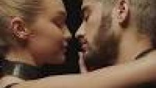 Gigi Hadid Zayn Malik`in Klibinde Oynadı!
