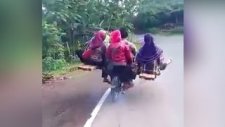 Bir Motosiklete 10 Kişi Nasıl Biner