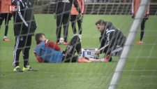 İdmanda Takım Arkadaşına Kafa Attı