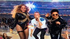 Beyonce ile Bruno Mars Düeti Super Bowl'a Damga Vurdu