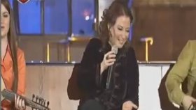 Eliz Avaroğlu - Kırmızıgülün Alı Var Eliz Avaroğlu - Kırmızıgülün Alı Var