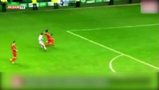 Oscarlık Performans Göstererek Kendini Yere Bırakan Futbolcu