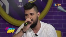İdo Tatlıses - Yalnızım Dostlarım (Bi Dünya Şov Canlı Performans)