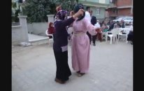 Yeri Geldimi Oynamasınıda Bilir Anadolu Bacıları Birde Gardaş Düğünü Oldumu