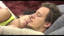 İdil Ve Arsel Çifti Salonda Romantik Şekilde Birlikte Uyuyor - Big Brother Türkiye