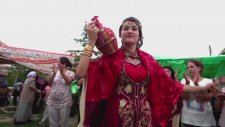 Uçtu Uçtu Baba Kızın Evden Uçtu ( Pusti Pusti Babo ) - Kına Gecesi Testi Kırma Oyunu