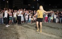 Kolbastı Oynayan Mini Etekli Hatun :)