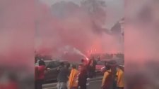 Galatasaray Taraftarından Roma'da Meşale Şov