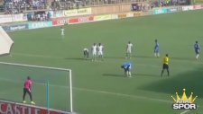 Messi'nin Penaltı Pasına Özenip Rezil Olmak