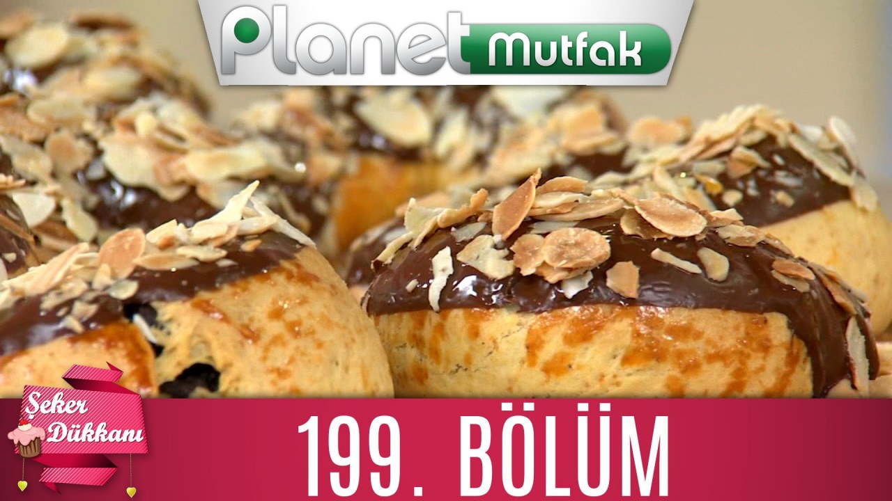Çikolatalı Fındıklı Ay Çöreği Çikolatalı Fındıklı Ay Çöreği