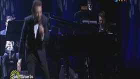 Kenan Doğulu - Gökyüzünde Yalnız Gezen Yıldızlar {zeki Müren'in Anısına} Kenan Doğulu - Gökyüzünde Yalnız Gezen Yıldızlar {zeki Müren'in Anısına}