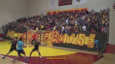 Hentbol Maçında Tribünden Düşen Göztepeli Taraftar