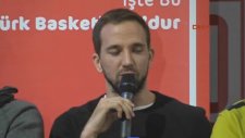 (TBF) Basketbolcular Taraftarlarla Bir Araya Geldi