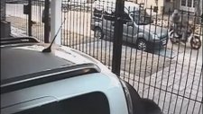 Gasp Edileceğini Anlayınca Çantayı Köpeğin Önüne Atmak