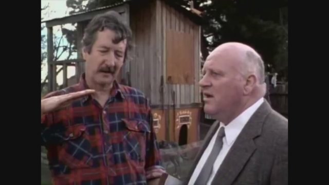 The Castle (1997) Fragman
