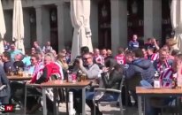 PSV Eindhoven taraftarlarından mültecilere büyük ayıp!