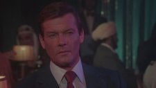 The Man With The Golden Gun (1974) Fragman