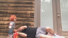Kızına Chucky Şakası Yaparak Aklını Almaya Çalışan Baba
