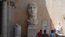 İmparator Constantine'in Dev Heykeli