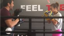 Diego'nun eşi Bruna Letica Ribas Muaythai yaparken