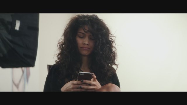 The Girl in the Photographs (2016) Fragman