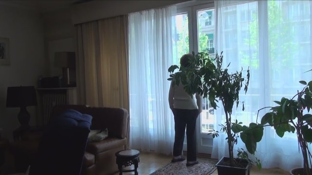 No Home Movie (2015) Fragman