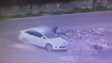 Diyarbakır'da Bombalı Aracın Bırakılma Anı