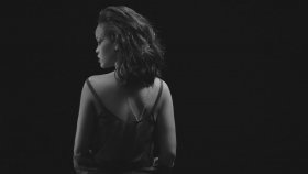 Rihanna - Kiss It Better Rihanna - Kiss It Better