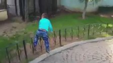 Parkta Oynayan Suriyeli Çocuğa Bomba Şakası Yaptılar