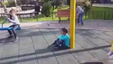 Suriyeli Çocuğa Yapılan Eşek Şakası