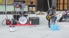 Çocuklardan Sokakta Muhteşem Heavy Metal Performansı