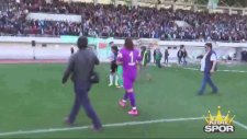 Kızına Mesaj Atan Futbolcuyu Döven Malzemeci