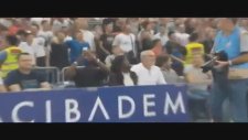 Charles Jenkins'in Kız Kardeşi Tribünü Görünce Şok Geçirdi!
