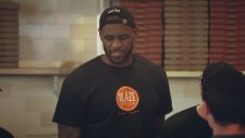 Pizzacı Kılığına Giren LeBron James'ten Müşterilere Eğlenceli Anlar