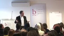 Âyetlerin Anlamını Bükmek