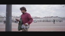 Claudio Capéo - Un homme debout (clip officiel)