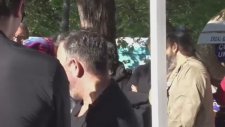 Cem Yılmaz'ın Cenazede Gülmesi