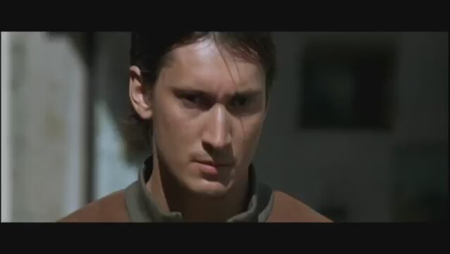 L'intrus (2004) Fragmanı